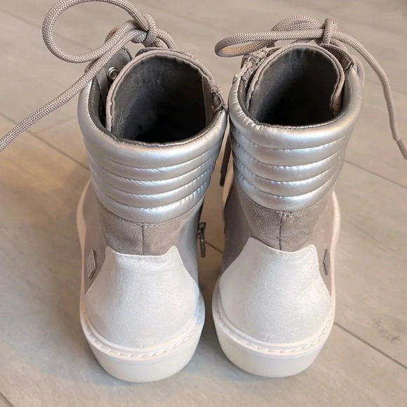 NWOT Rhyme Hike Sport Sneaker Boot Taupe, Size 8 - Picture 4 of 9